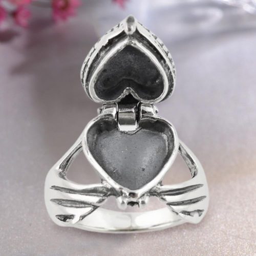 women ring holding a heart openable acce main 3